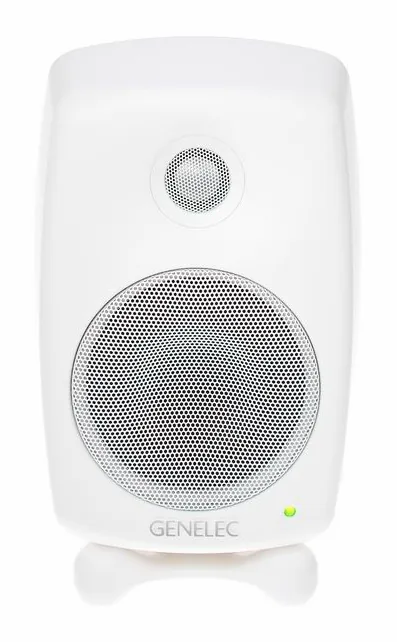 Genelec 8020 DPM Stand Bundle WH, de achterkant met de aansluitingen