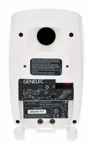 Genelec 8020 DWM, het logo en de afwerking