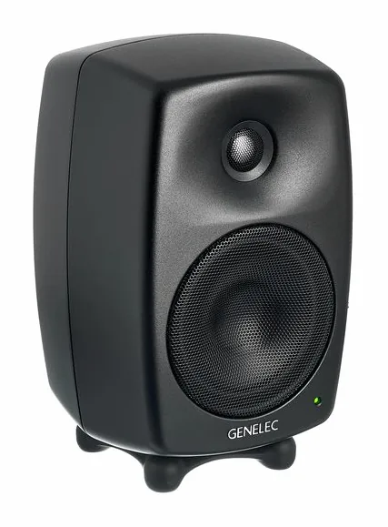 Genelec 8030 CM, het logo en de afwerking