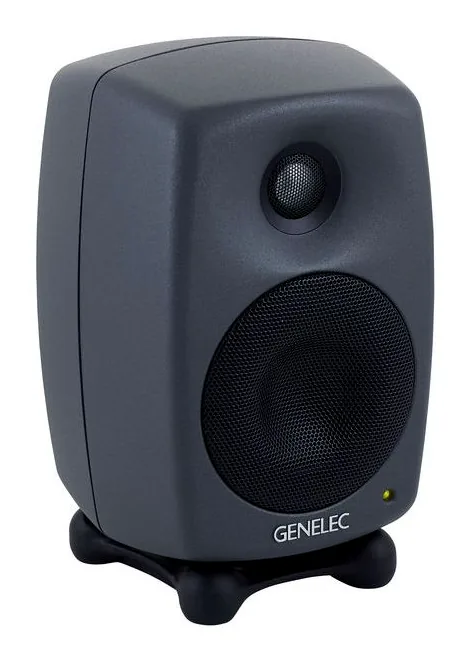 Genelec 8320 APM, de achterkant met de aansluitingen