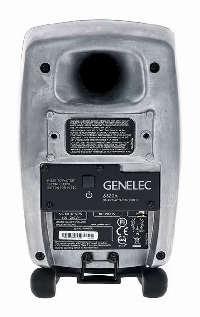 Genelec 8320 RAW, het logo en de afwerking