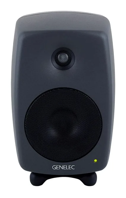 Genelec 8330 APM Stand Bundle, het frontpaneel met de woofer en tweeter