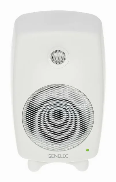 Genelec 8330 AWM, het logo en de afwerking