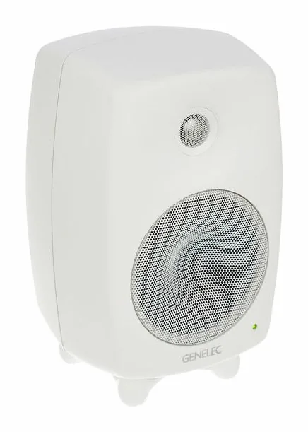 Genelec 8330 AWM, de achterkant met de aansluitingen