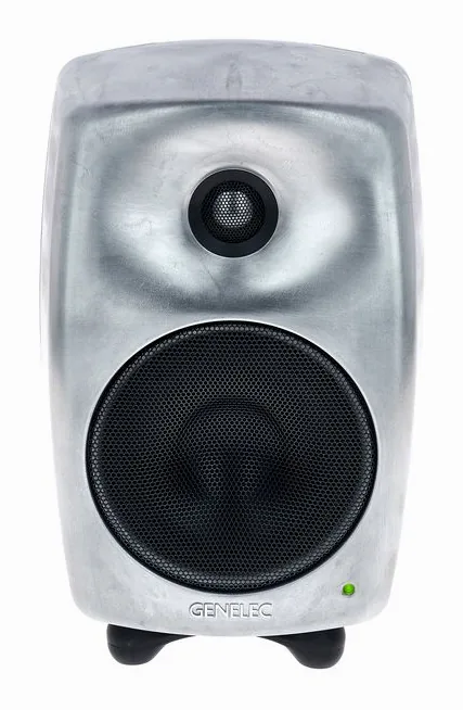 Genelec 8330 RAW Pack, de achterkant met de aansluitingen