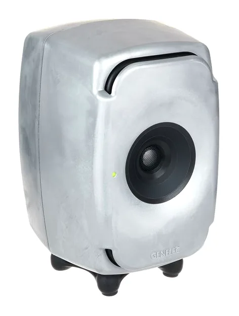 Genelec 8331 RAW, het logo en de afwerking