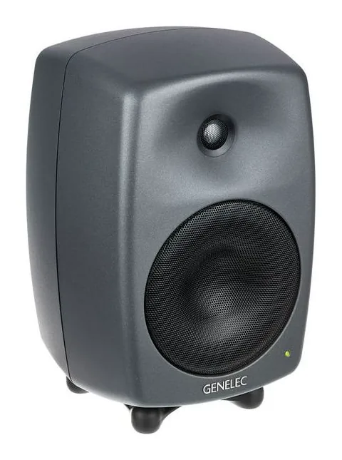 Genelec 8340 APM, het logo en de afwerking