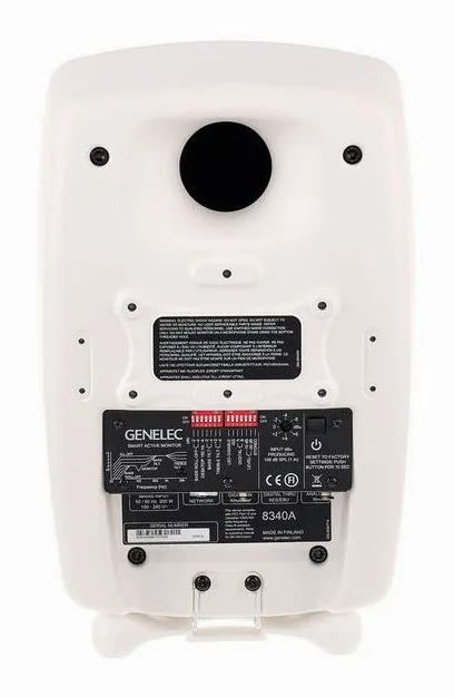 Genelec 8340 AWM, de achterkant met de aansluitingen
