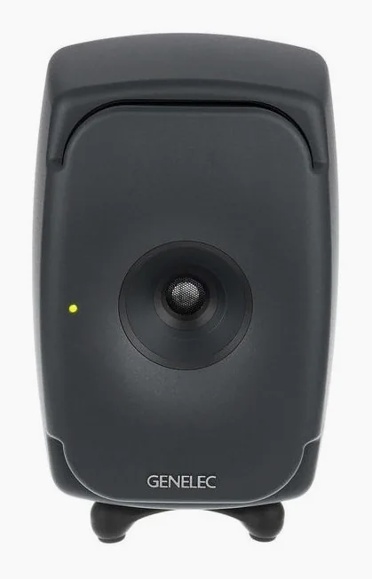 Genelec 8341 AP, de achterkant met de aansluitingen