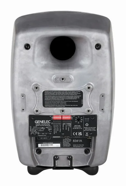 Genelec 8341 RAW, de achterkant met de aansluitingen