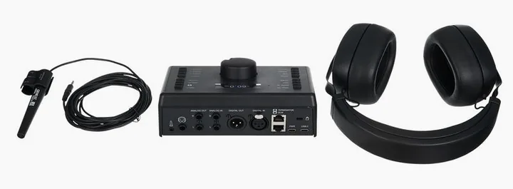 Genelec Unio PRM, het frontpaneel met de woofer en tweeter