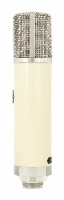 Golden Age Audio Premier GA-251 MKII, de XLR-aansluiting onderaan