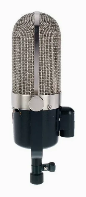 Golden Age Audio Project R1 active Mk3, het frontale grillewerk
