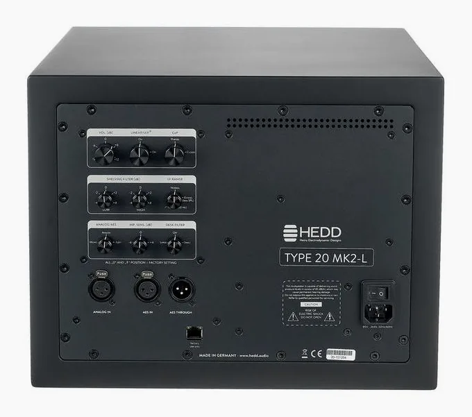 HEDD Type 20 MK2 left, het frontpaneel met de woofer en tweeter