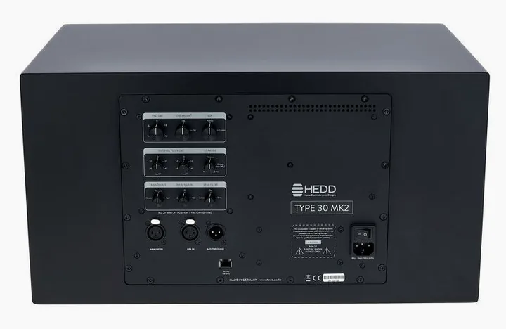 HEDD Type 30 MK2, het frontpaneel met de woofer en tweeter