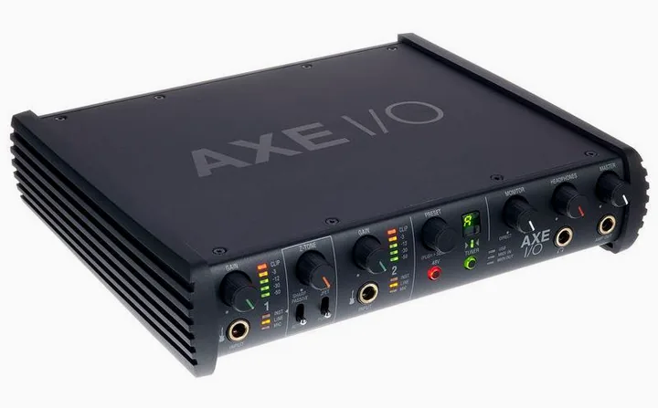 IK Multimedia AXE I/O, het voorpaneel met de draaiknoppen