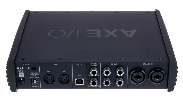 IK Multimedia AXE I/O, de aansluitingen aan de achterkant
