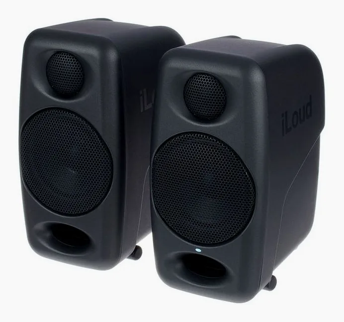 IK Multimedia iLoud Micro Monitor Bag Bundle, het frontpaneel met de woofer en tweeter