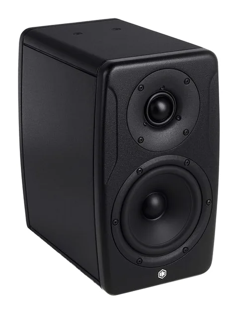 IK Multimedia iLoud Precision 5 MKII, het frontpaneel met de woofer en tweeter