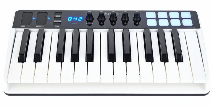 IK Multimedia iRig Keys I/O 25, de behuizing van opzij