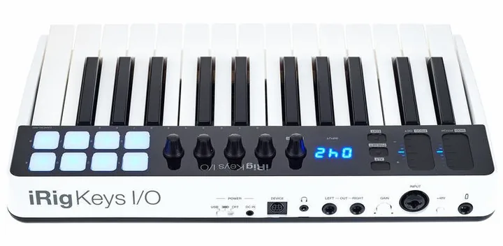 IK Multimedia iRig Keys I/O 25, het volumeknopje en de LED-meters