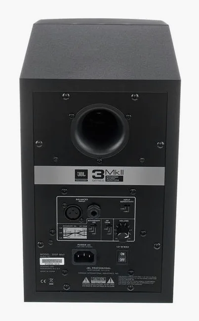 JBL 305P MKII, de behuizing van opzij