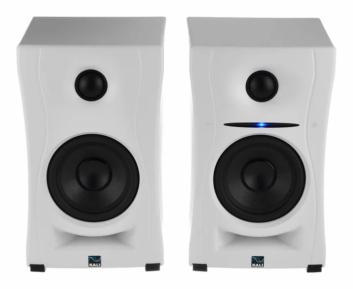 Kali Audio LP-UNF White, het frontpaneel met de woofer en tweeter