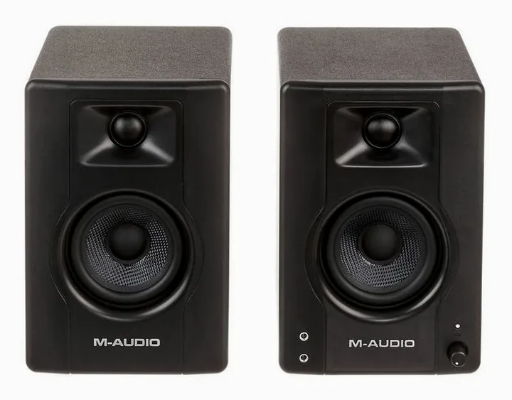 M-Audio BX3, het frontpaneel met de woofer en tweeter