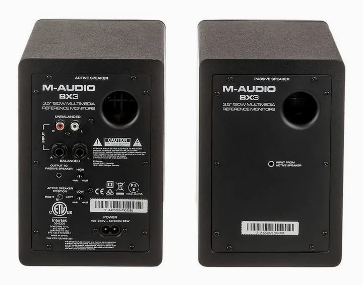 M-Audio BX3, de behuizing van opzij
