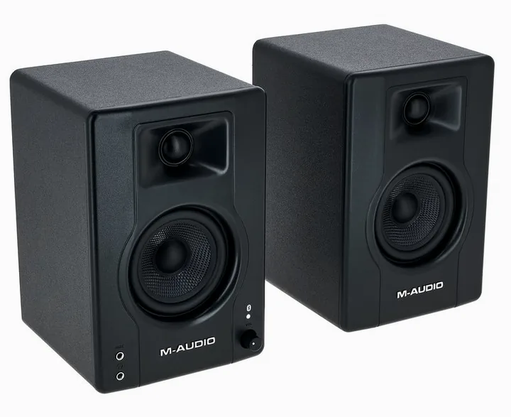 M-Audio BX3BT, de regelaars aan de achterzijde