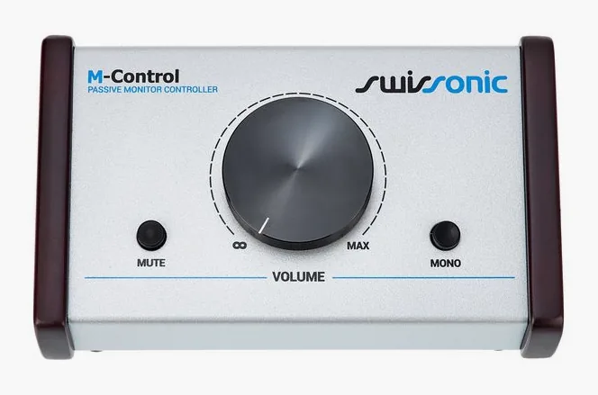 M-Audio BX4 M-Control Bundle, het frontpaneel met de woofer en tweeter