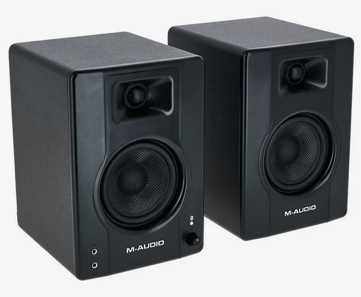 M-Audio BX4BT, de behuizing van opzij