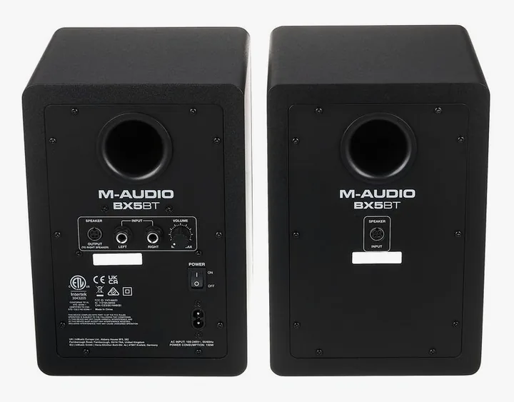 M-Audio BX5BT, het frontpaneel met de woofer en tweeter