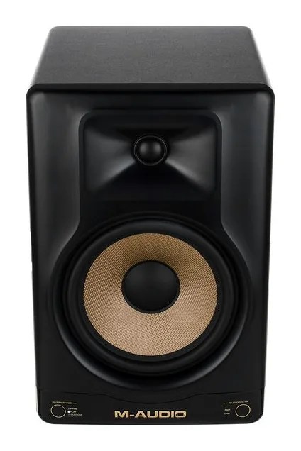 M-Audio Forty Eighty Stand Bundle, het frontpaneel met de woofer en tweeter