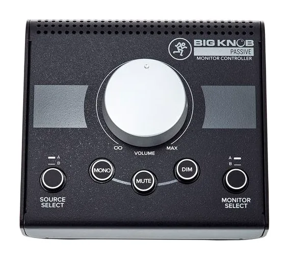 Mackie Big Knob Passive, de achterkant met de aansluitingen