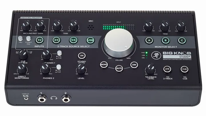 Mackie Big Knob Studio+, de ingangen aan de voorzijde