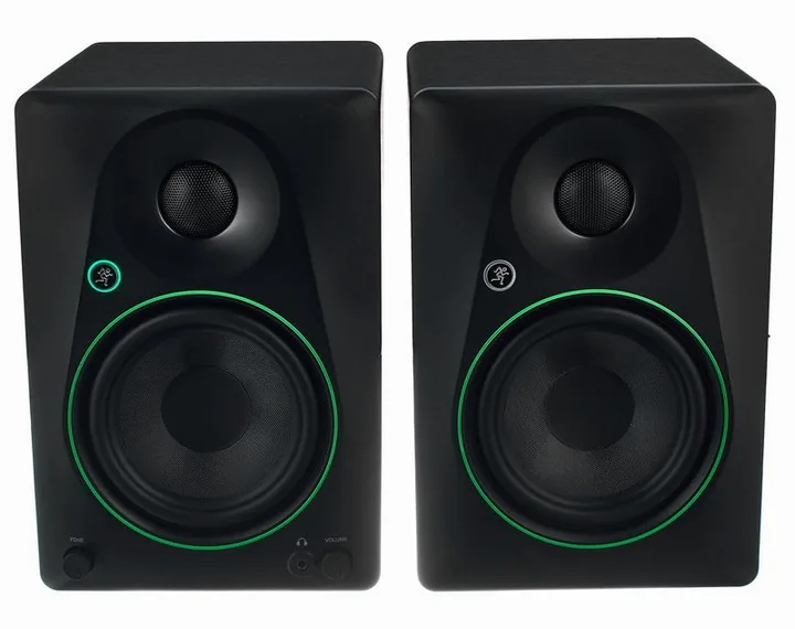 Mackie CR5 BT, de achterkant met de aansluitingen