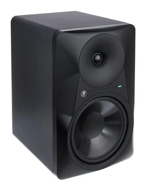 Mackie MR824, het logo en de afwerking