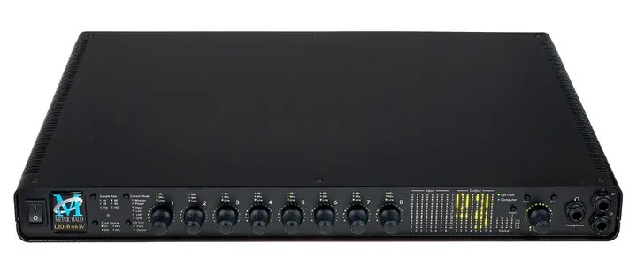 Metric Halo LIO-8 mkIV, de aansluitingen aan de achterkant