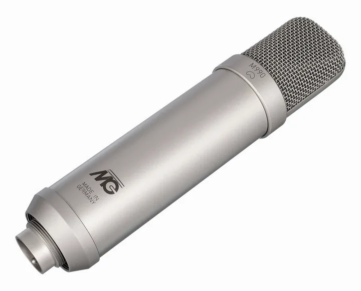 Microtech Gefell M 990 Satin Nickel, de XLR-aansluiting onderaan