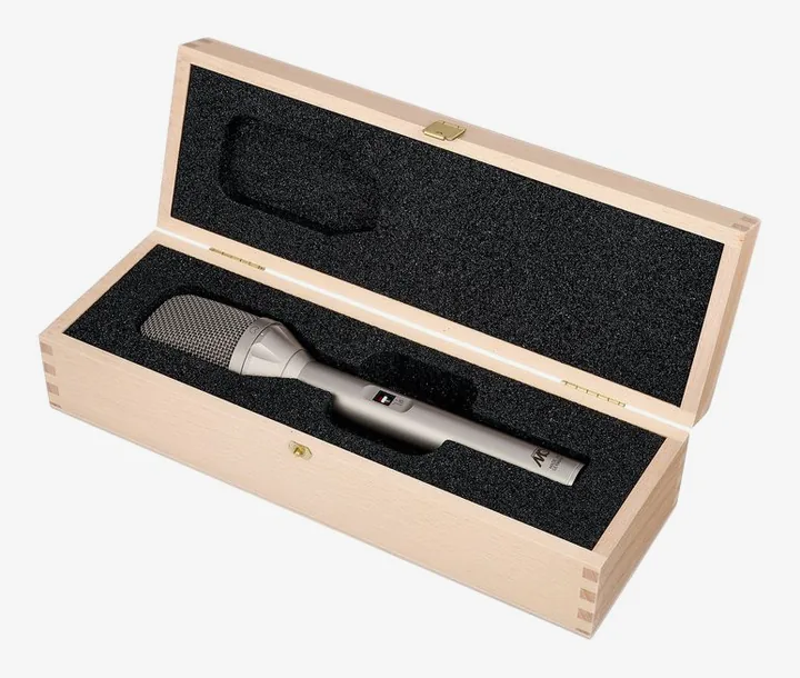 Microtech Gefell MT 71 S Satin Nickel, de bevestiging en de houder