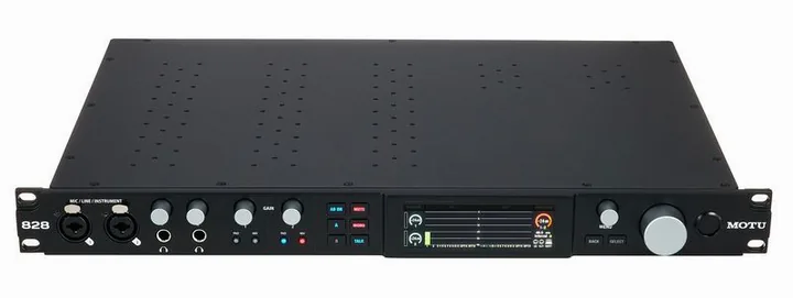 MOTU 828 (2024), de bovenkant van het apparaat