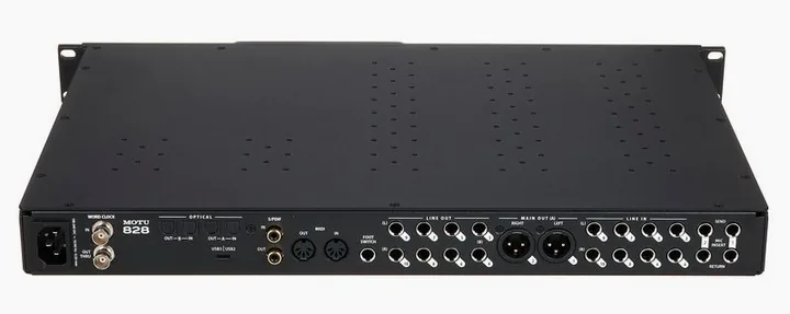 MOTU 828 (2024), het volumeknopje en de LED-meters