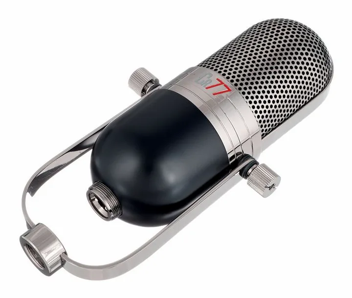MXL CR77, het frontale grillewerk