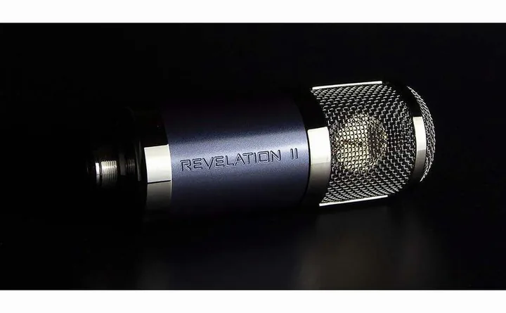 MXL Revelation II, het logo en de afwerking