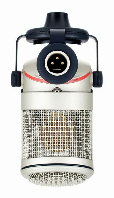 Neumann BCM 104, het logo en de afwerking