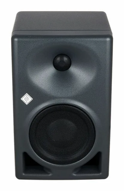 Neumann KH 120 II AES67, het frontpaneel met de woofer en tweeter