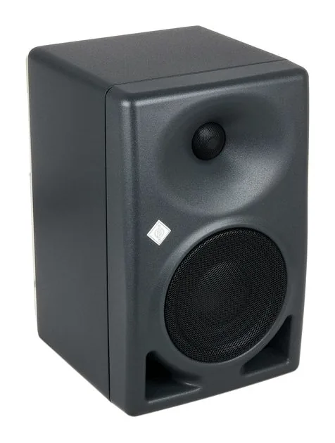 Neumann KH 120 II AES67, het frontpaneel met de woofer en tweeter