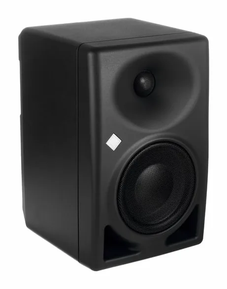 Neumann KH 120 II Black Edition Bundle, het frontpaneel met de woofer en tweeter
