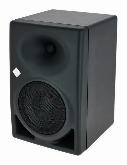 Neumann KH 150 MA-1 Bundle, het frontpaneel met de woofer en tweeter